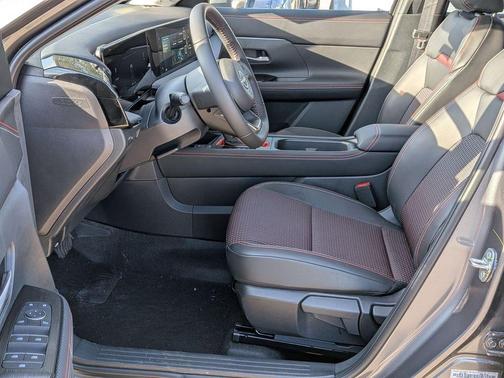 Gun Metallic 2025 Nissan Kicks SR