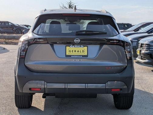 Gun Metallic 2025 Nissan Kicks SR
