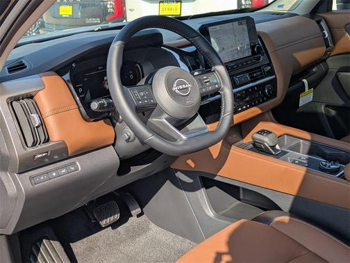 2025 Nissan Pathfinder Platinum