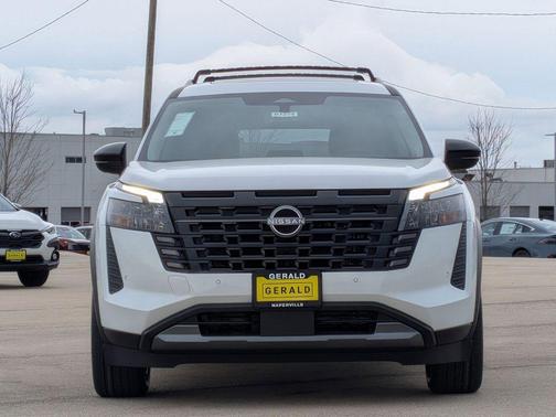 Everest White P 2026 Nissan Pathfinder Platinum