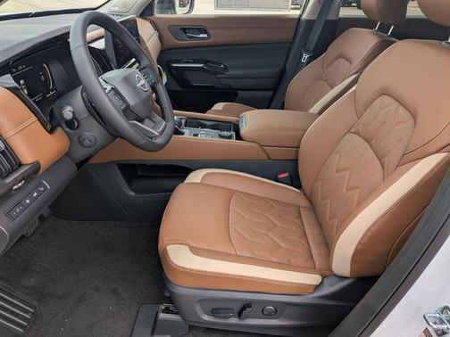 Everest White P 2026 Nissan Pathfinder Platinum
