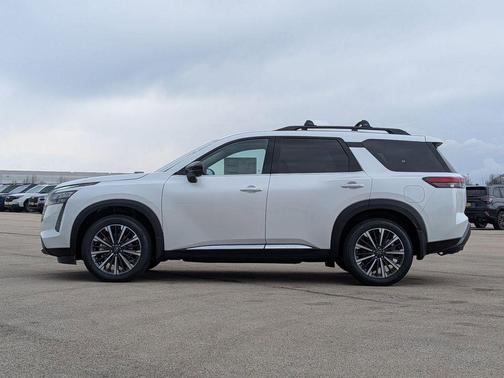 Everest White P 2026 Nissan Pathfinder Platinum