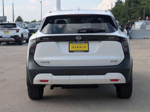 2025 Nissan Kicks SV