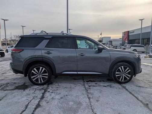 2024 Nissan Pathfinder Platinum