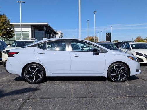 2023 Nissan Versa 1.6 SR
