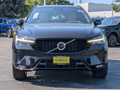 2023 Volvo XC60 B5 Ultimate Dark Theme