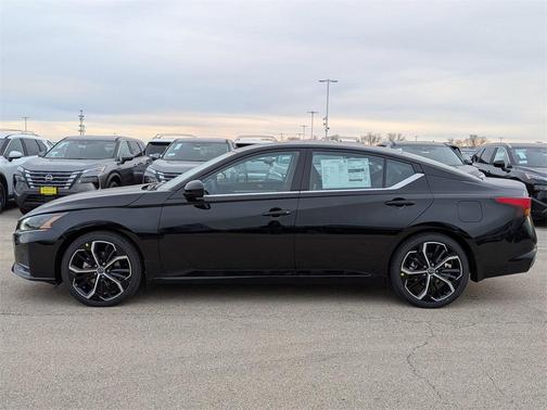 2025 Nissan Altima SR