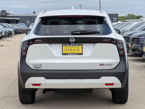2025 Nissan Kicks SR