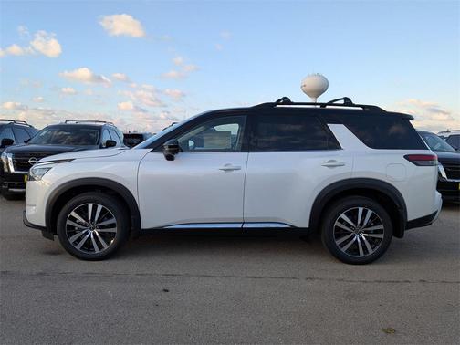 2025 Nissan Pathfinder Platinum