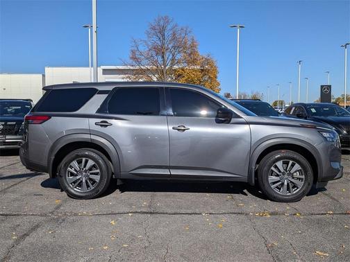 2023 Nissan Pathfinder S