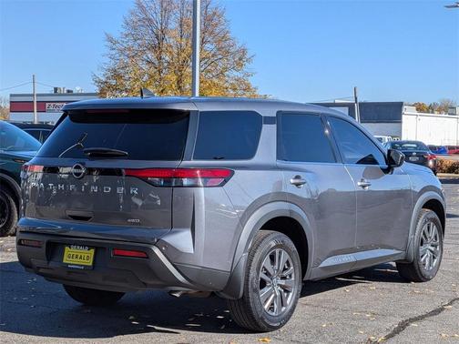 2023 Nissan Pathfinder S