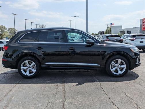 2024 Audi Q7 45 Premium Plus