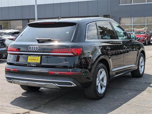 2024 Audi Q7 45 Premium Plus