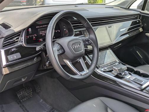 2024 Audi Q7 45 Premium Plus