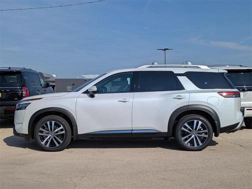 2025 Nissan Pathfinder Platinum