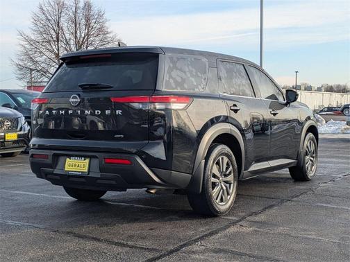 2022 Nissan Pathfinder S