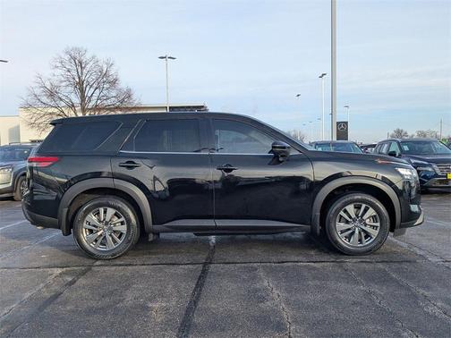 2022 Nissan Pathfinder S