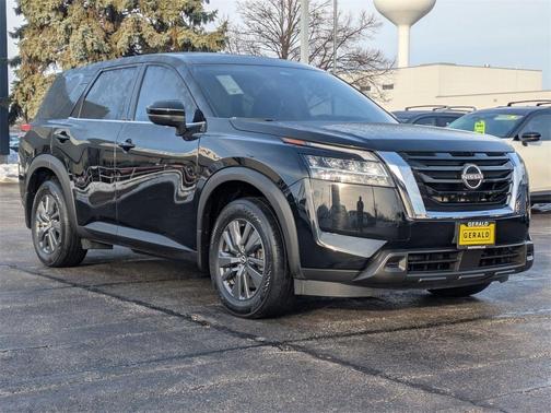 2022 Nissan Pathfinder S