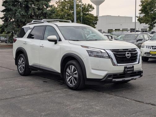 2024 Nissan Pathfinder SL