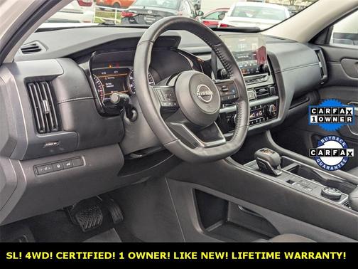 2024 Nissan Pathfinder SL