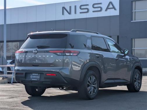 2025 Nissan Pathfinder SV