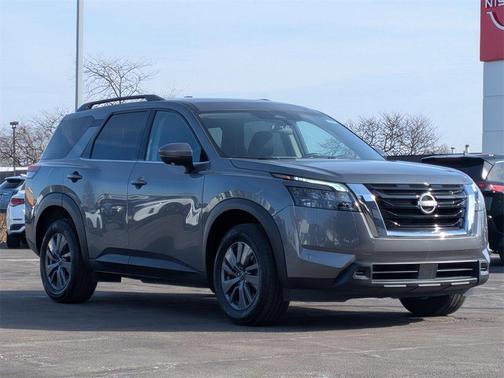 2025 Nissan Pathfinder SV