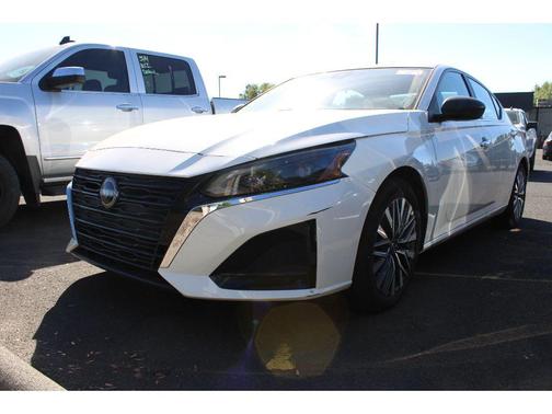 Glacier White 2025 Nissan Altima SV FWD