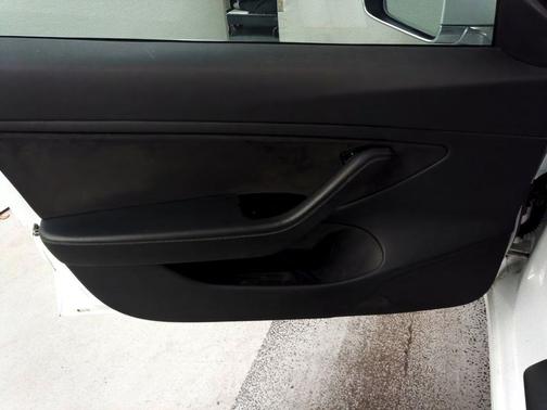 Pearl White Multi-Coat 2019 Tesla Model 3 Mid Range