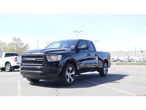 Diamond Black Crystal Pearlcoat 2022 RAM 1500 Tradesman