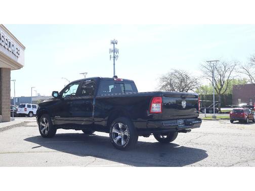 Diamond Black Crystal Pearlcoat 2022 RAM 1500 Tradesman