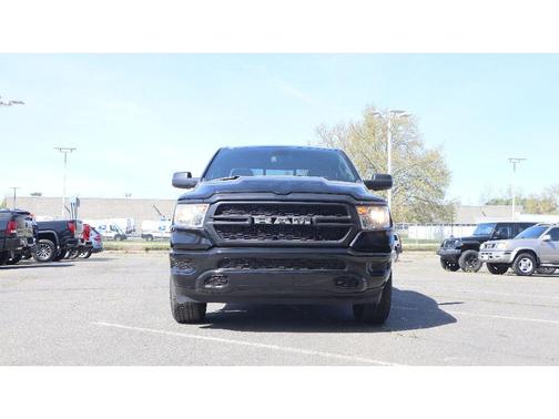 Diamond Black Crystal Pearlcoat 2022 RAM 1500 Tradesman