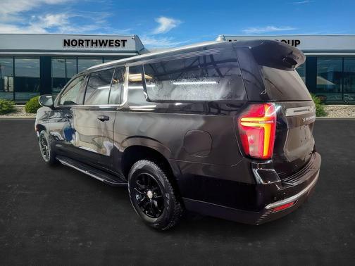 2023 Chevrolet Suburban LT