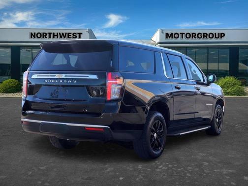 2023 Chevrolet Suburban LT