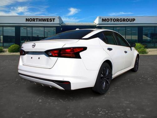 Glacier White 2025 Nissan Altima SV FWD