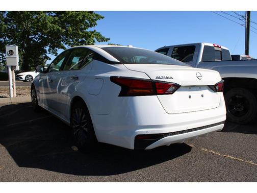 Glacier White 2025 Nissan Altima SV FWD