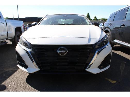 Glacier White 2025 Nissan Altima SV FWD