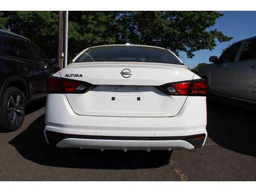 Glacier White 2025 Nissan Altima SV FWD