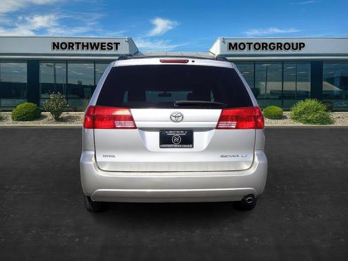 2004 Toyota Sienna LE