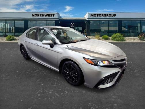 Celestial Silver Metallic 2024 Toyota Camry SE