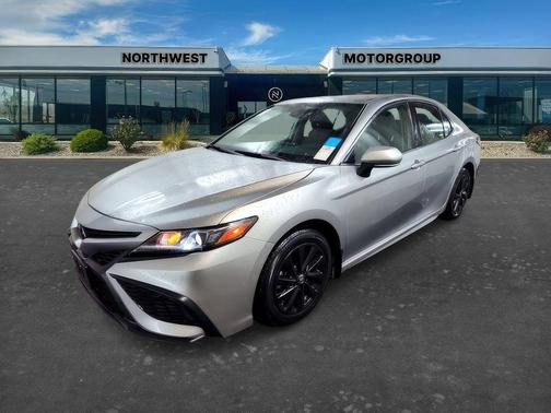 Celestial Silver Metallic 2024 Toyota Camry SE