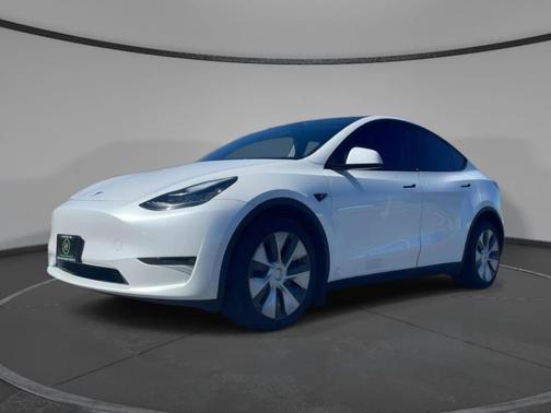 Pearl White Multi-Coat 2022 Tesla Model Y Long Range
