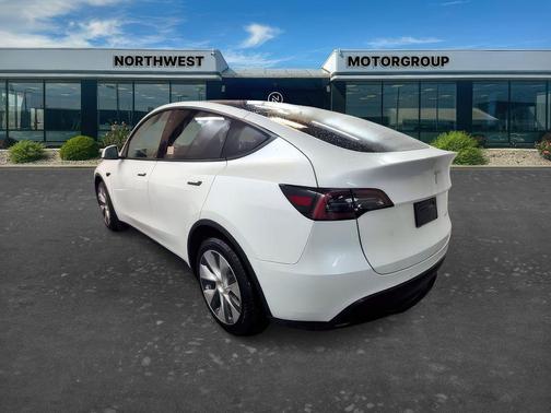 Pearl White Multi-Coat 2022 Tesla Model Y Long Range Dual Motor All-Wheel Drive
