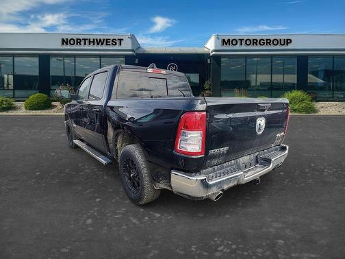 Diamond Black Crystal Pearl 2021 RAM 1500 Big Horn/Lone Star