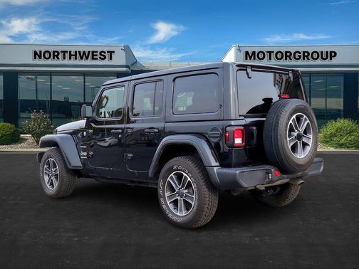 2023 Jeep Wrangler 4-Door Sahara