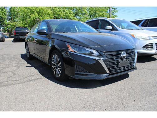 Super Black 2025 Nissan Altima SV FWD