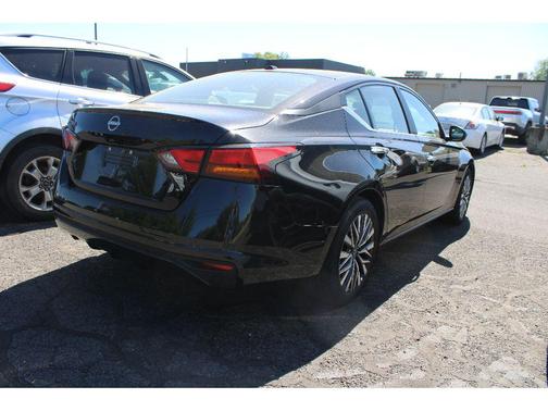 Super Black 2025 Nissan Altima SV FWD