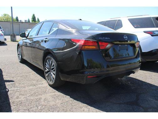 Super Black 2025 Nissan Altima SV FWD