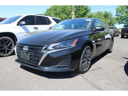 Super Black 2025 Nissan Altima SV FWD