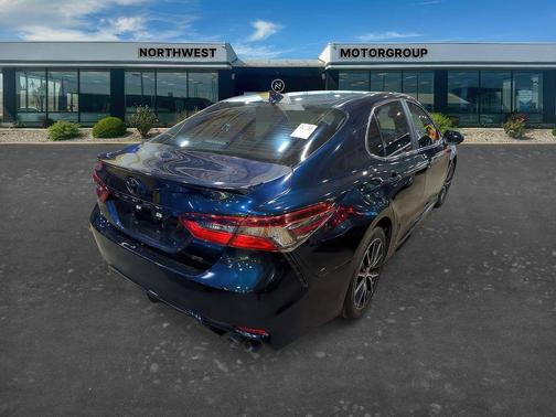 Galactic Aqua Mica 2021 Toyota Camry SE