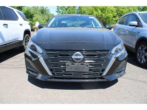 Super Black 2025 Nissan Altima SV FWD